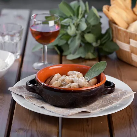 Landsted Con Cucina Tipica Nuova Scardua